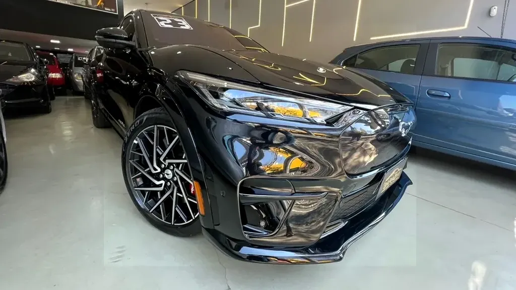 Foto de um ford mustang mach-e