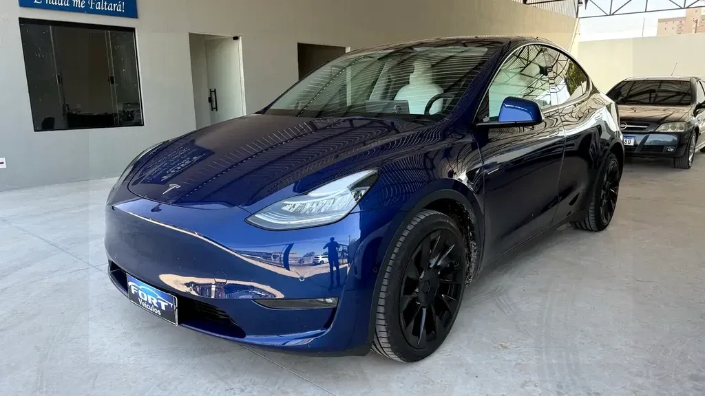 Foto de um tesla model y