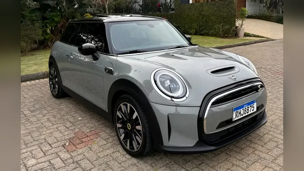 Foto de um mini cooper se
