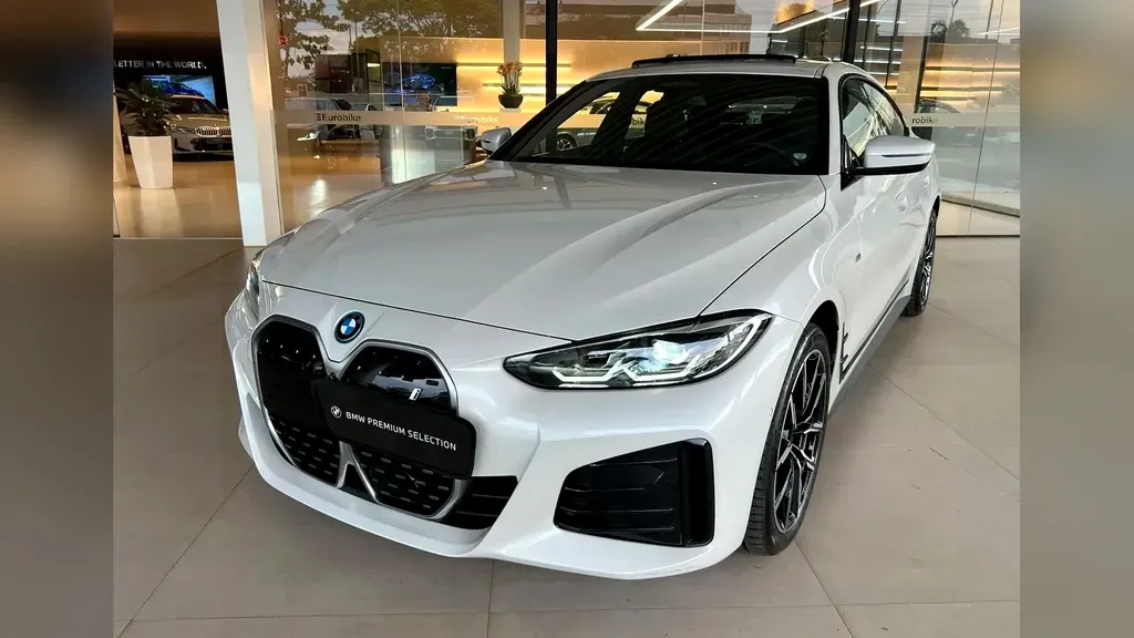 Foto de um bmw i4 edrive40