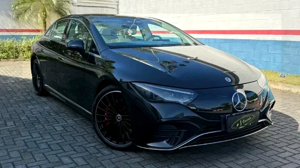 Foto de um mercedes eqe 300