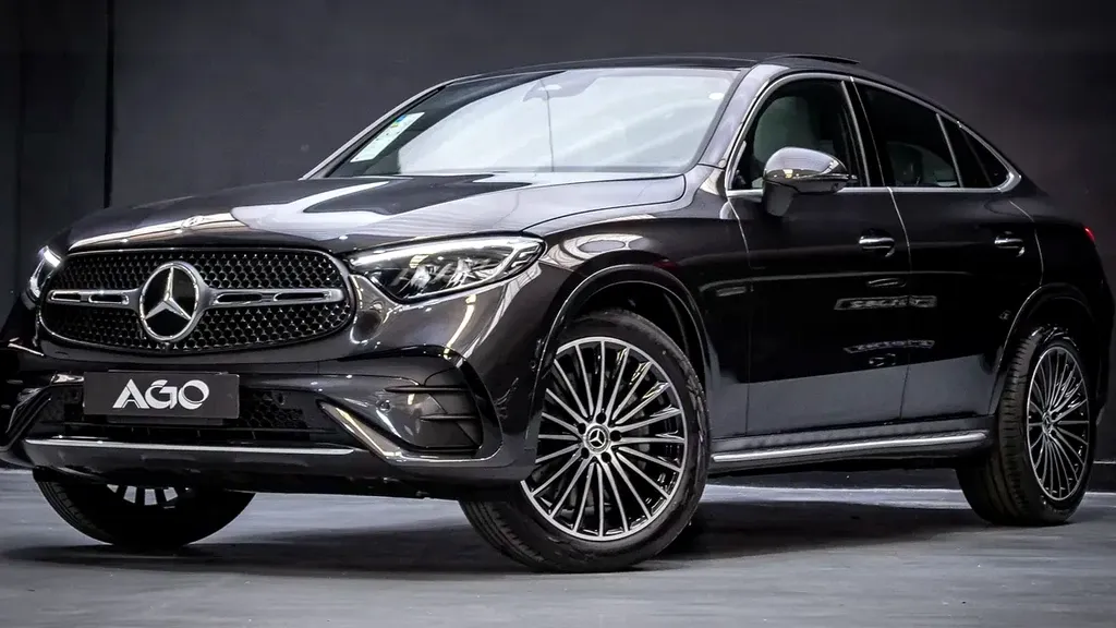 Foto de um mercedes glc 300e
