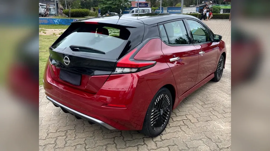 Foto de um nissan leaf