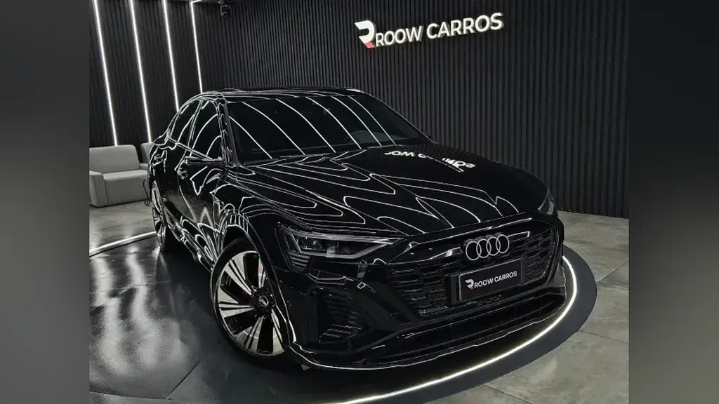 Foto de um audi q8 e-tron