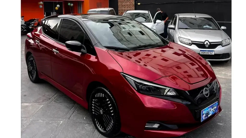 Foto de um nissan leaf