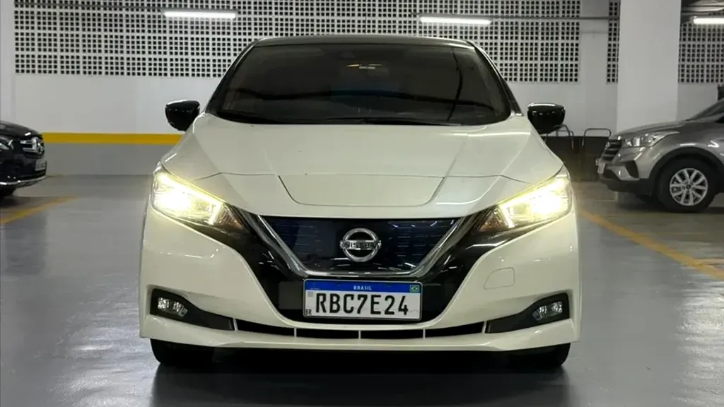 Foto de um nissan leaf
