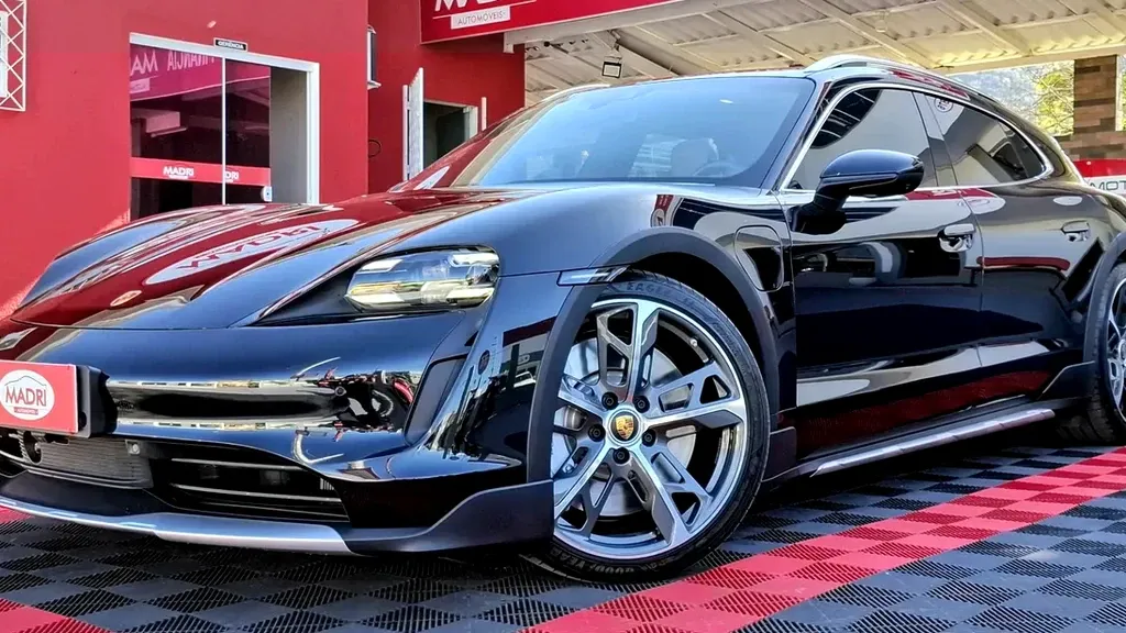 Foto de um porsche taycan