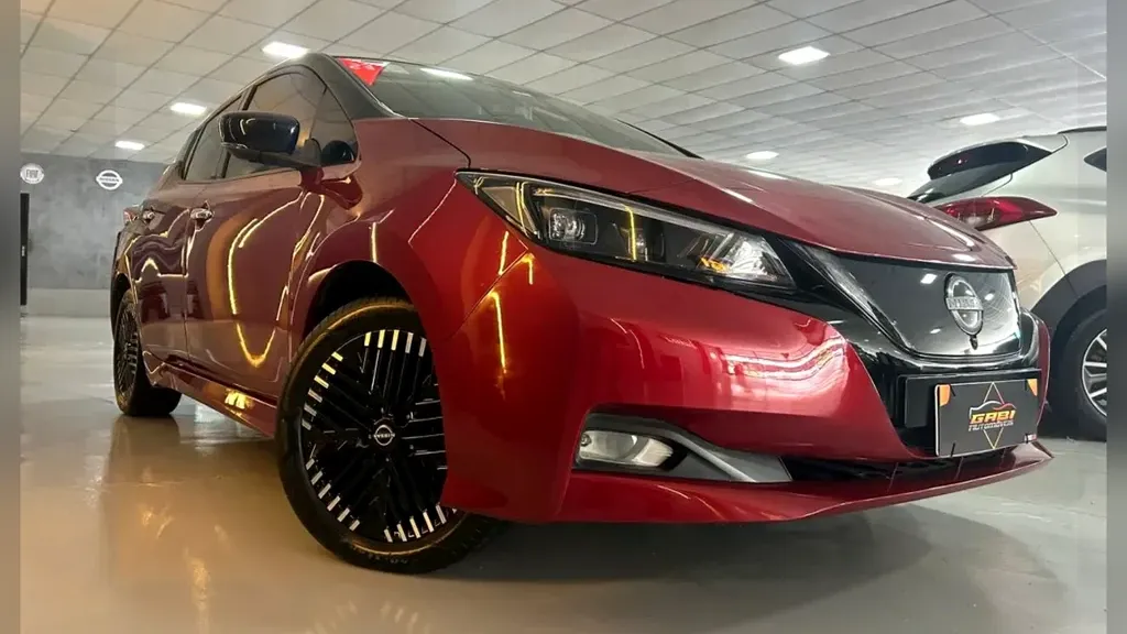 Foto de um nissan leaf