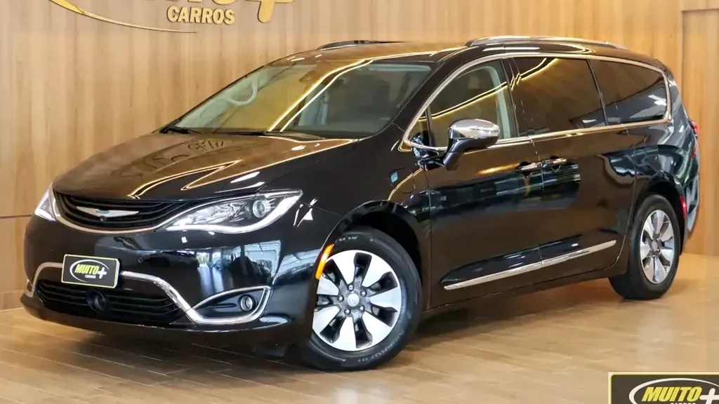 Foto de um chrysler pacifica plug-in hybrid