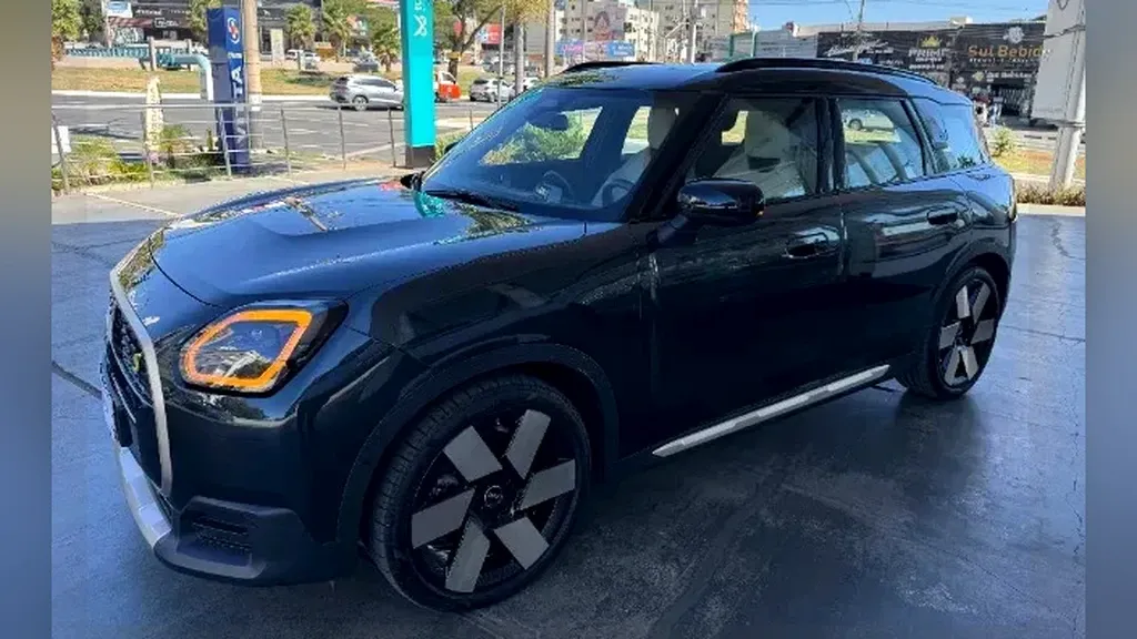 Foto de um mini countryman se all4