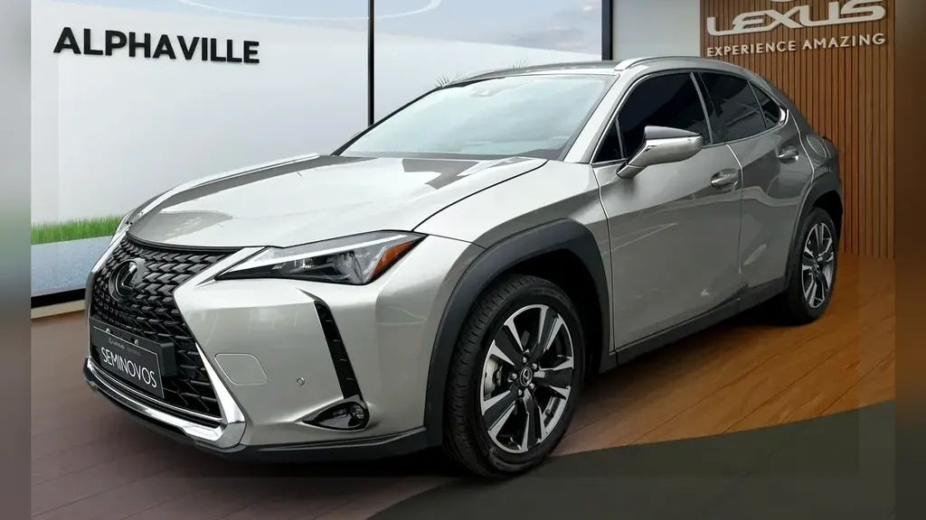 Foto de um lexus ux 300e