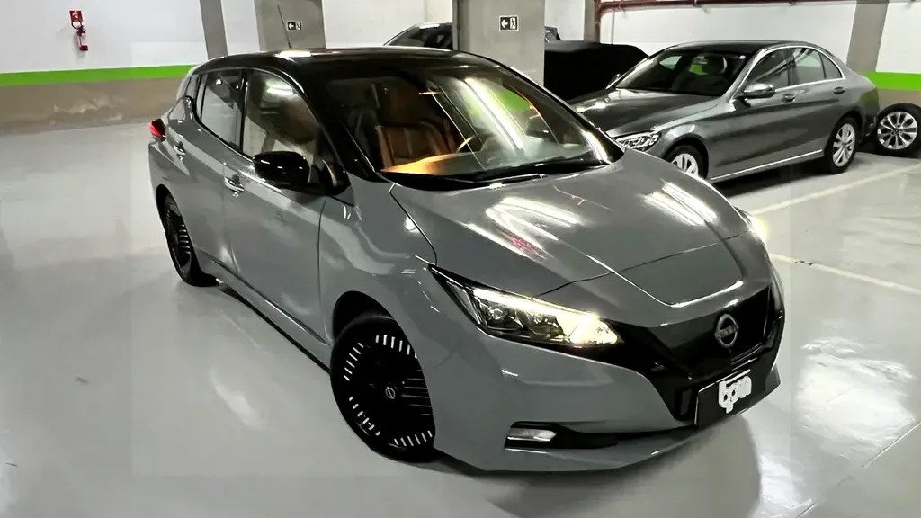 Foto de um nissan leaf