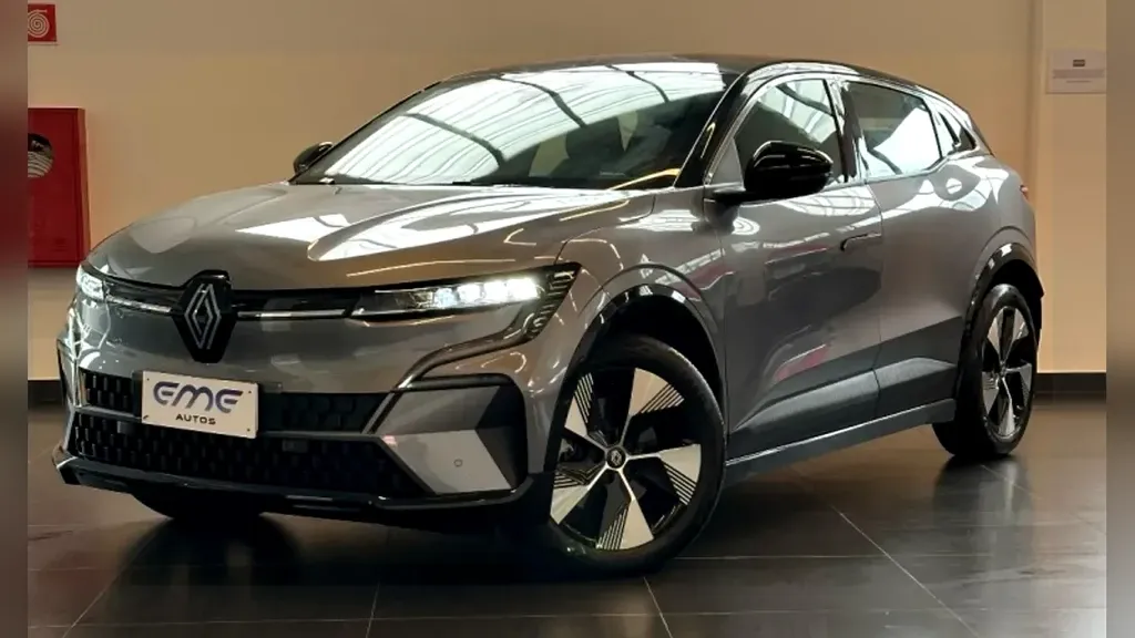 Foto de um renault megane e-tech electric