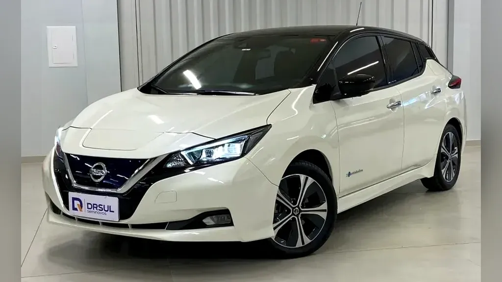 Foto de um nissan leaf
