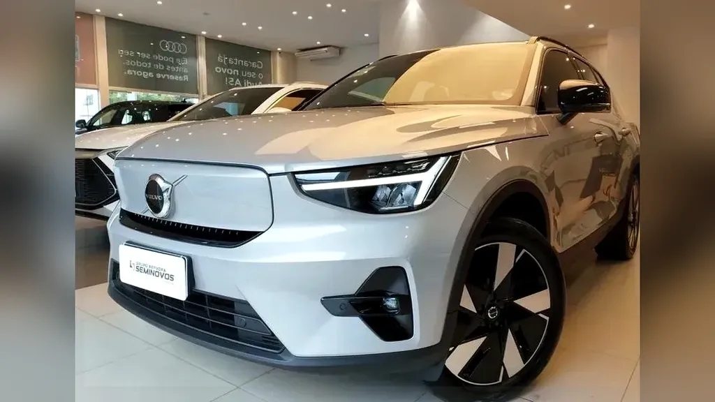 Foto de um volvo xc40 recharge