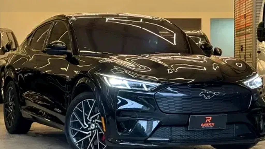 Foto de um ford mustang mach-e