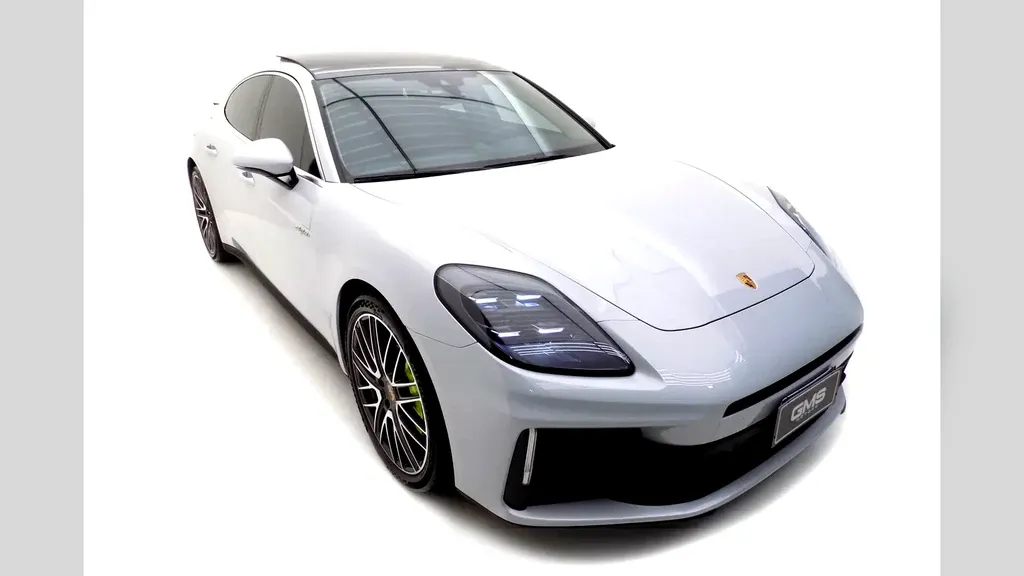 Foto de um porsche panamera 4 e-hybrid