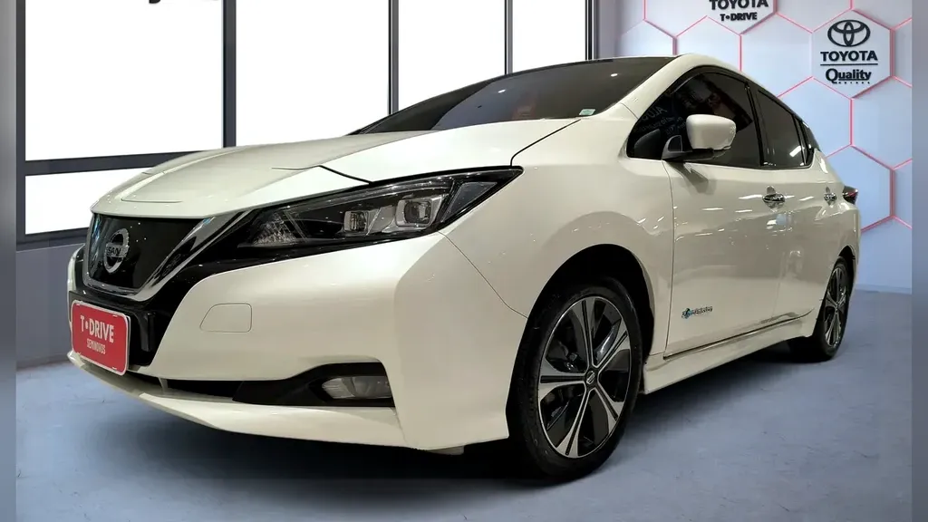Foto de um nissan leaf