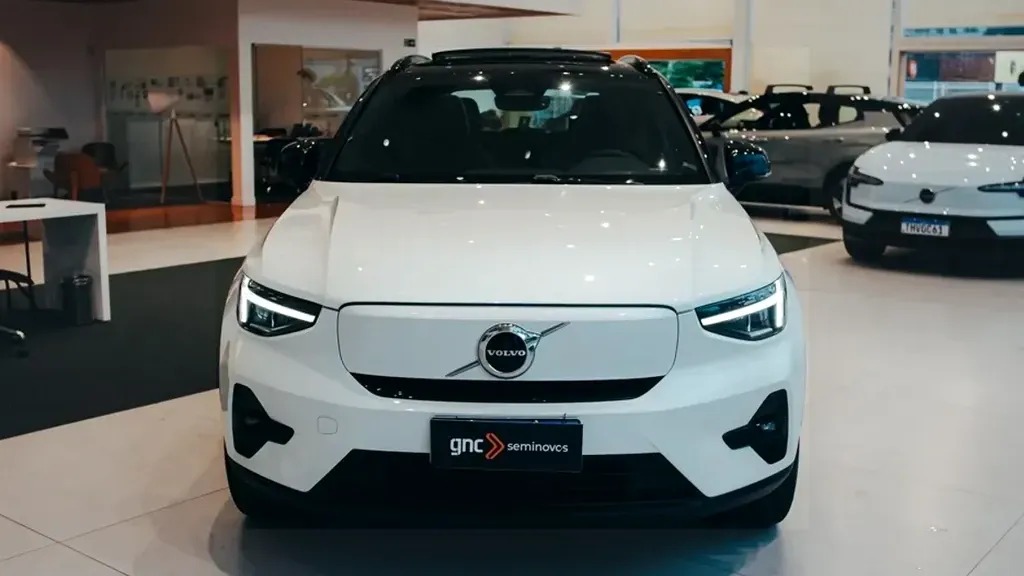 Foto de um volvo xc40 recharge