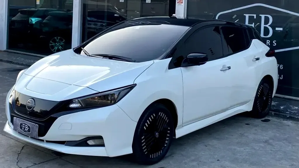 Foto de um nissan leaf