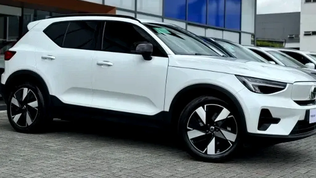 Foto de um volvo ex40