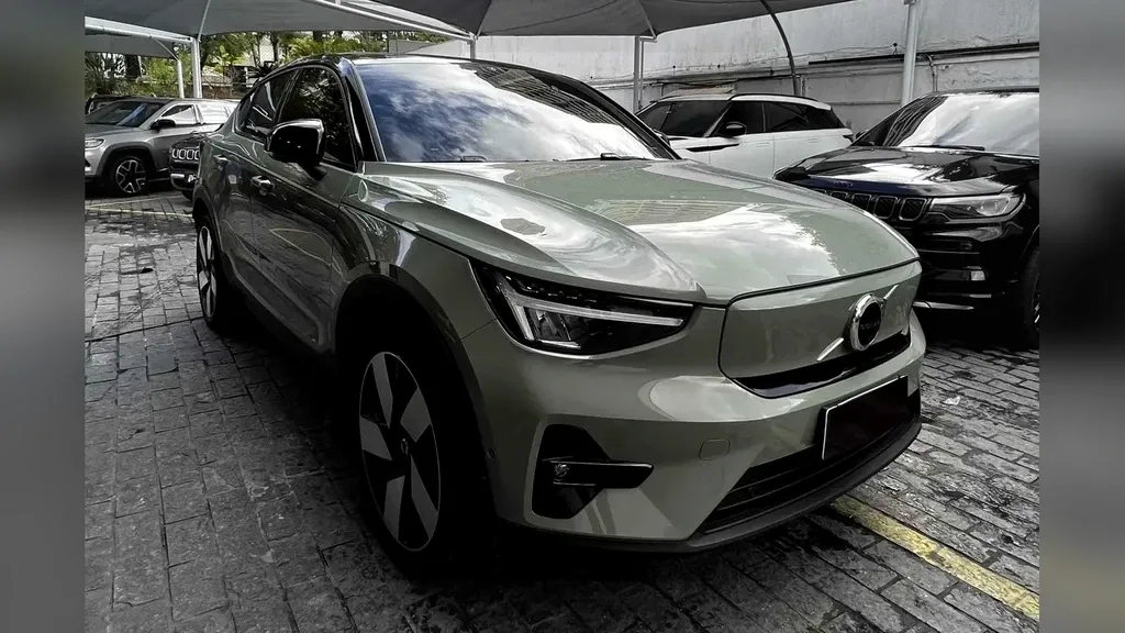 Foto de um volvo c40 recharge