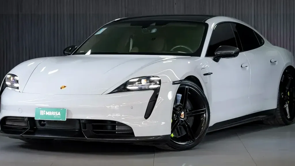 Foto de um porsche taycan