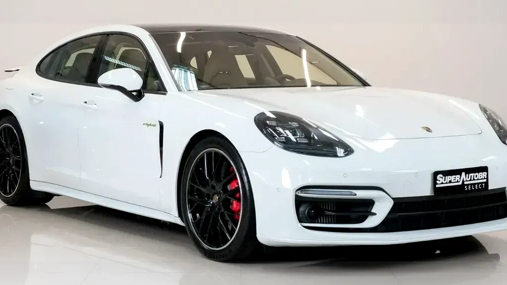 Foto de um porsche panamera 4 e-hybrid