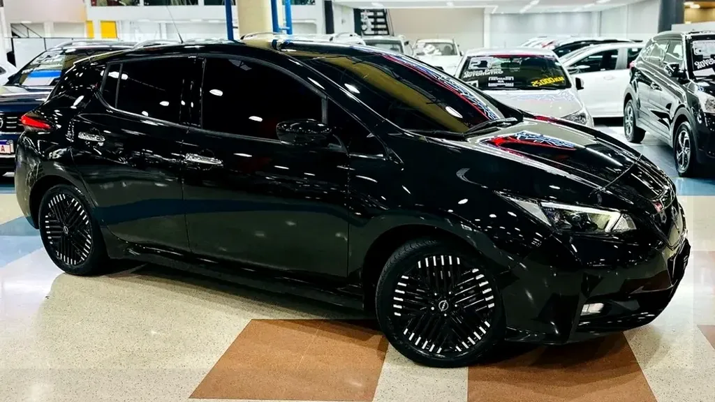 Foto de um nissan leaf