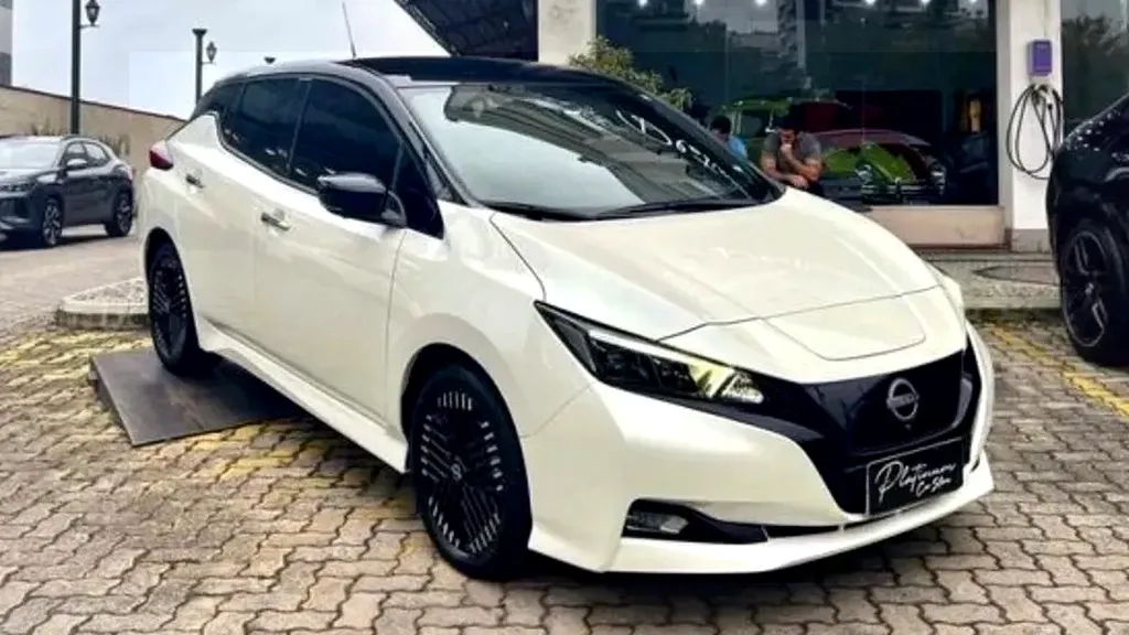 Foto de um nissan leaf