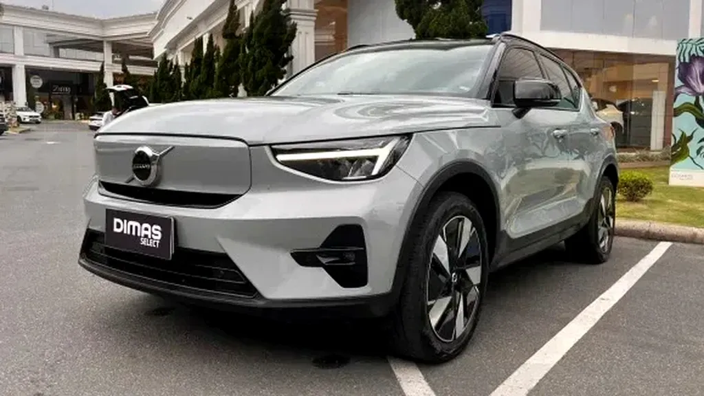 Foto de um volvo xc40 recharge