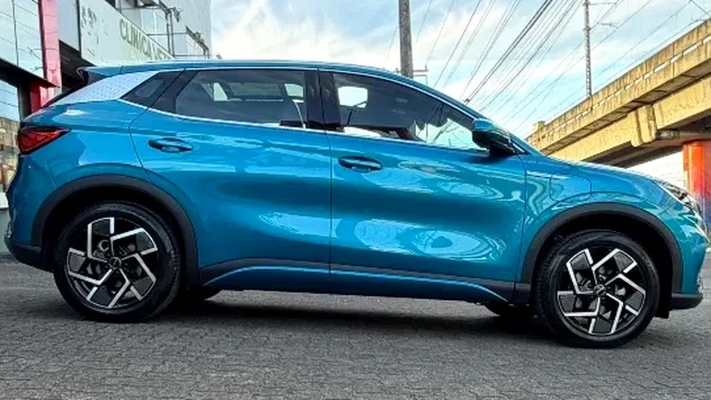 Foto de um byd yuan plus