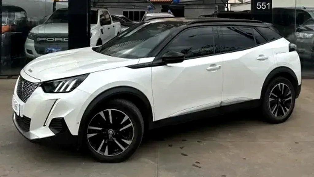 Foto de um peugeot e-2008