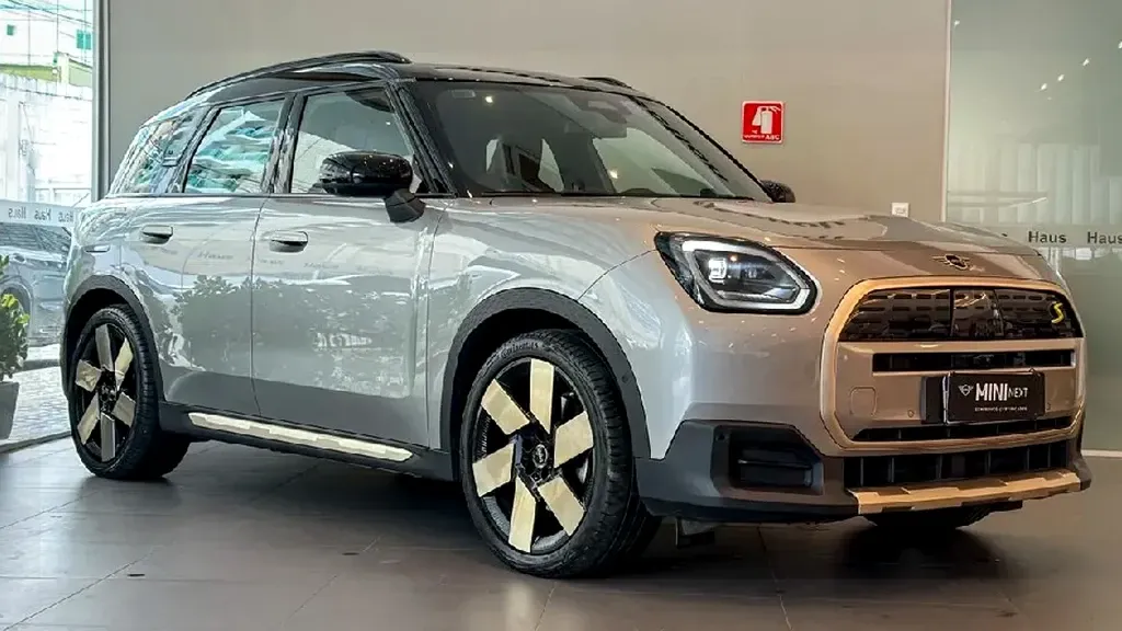 Foto de um mini countryman se all4