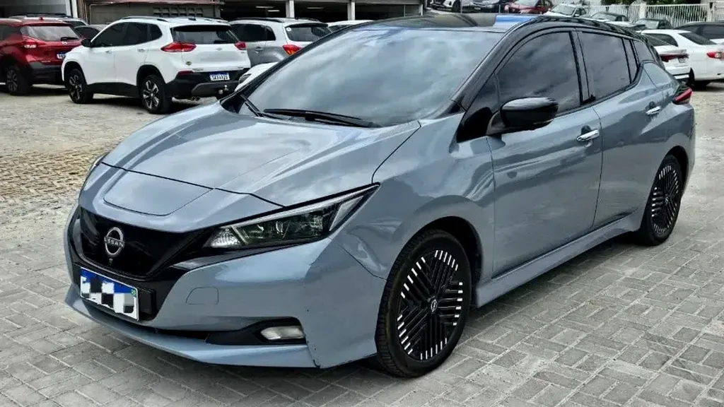 Foto de um nissan leaf