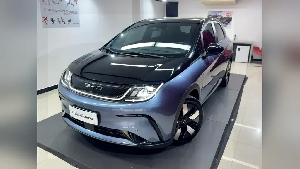 Foto de um byd dolphin plus