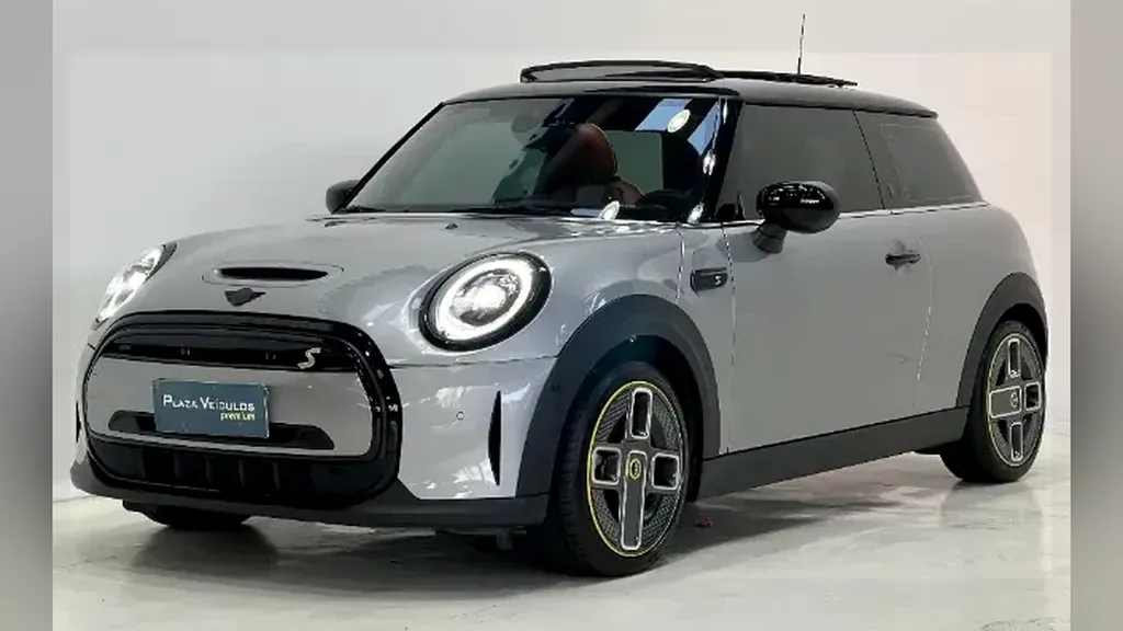 Foto de um mini cooper se