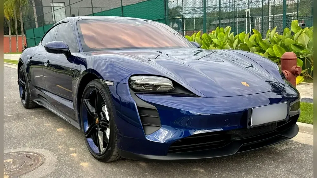 Foto de um porsche taycan