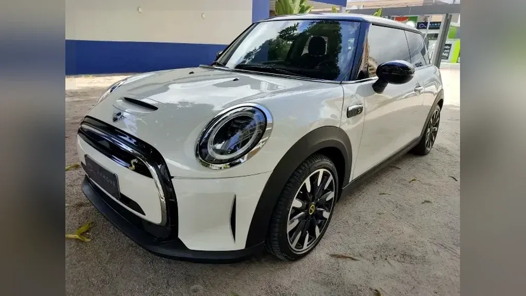 Foto de um mini cooper se