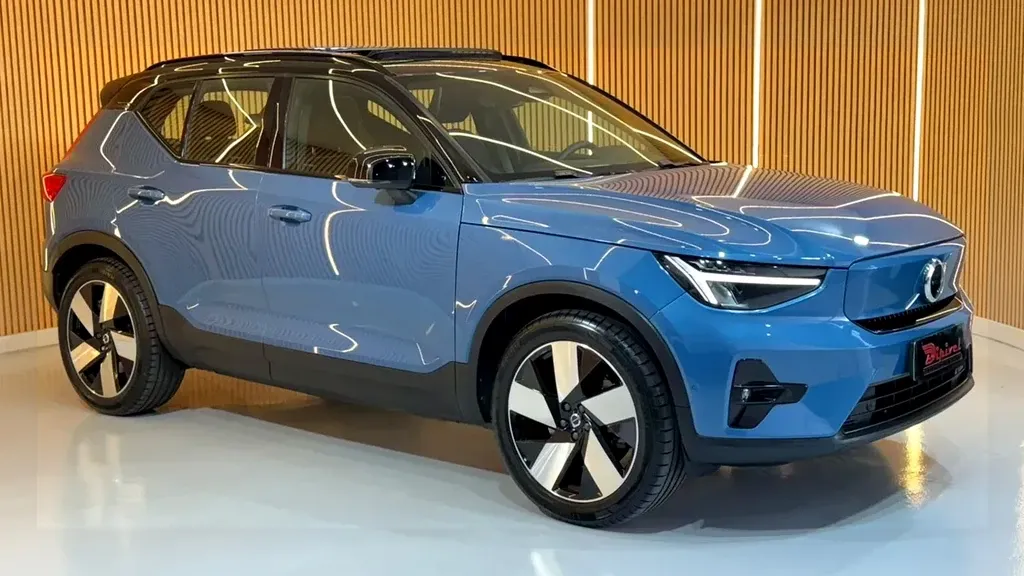 Foto de um volvo xc40 recharge