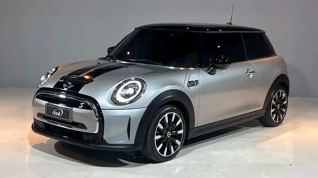 Foto de um mini cooper se