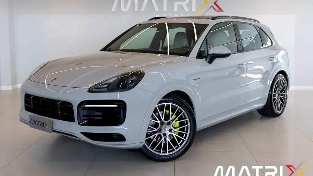 Foto de um porsche cayenne e-hybrid