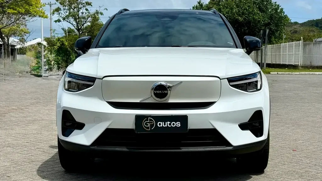 Foto de um volvo xc40 recharge