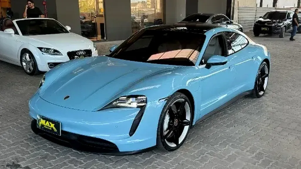 Foto de um porsche taycan