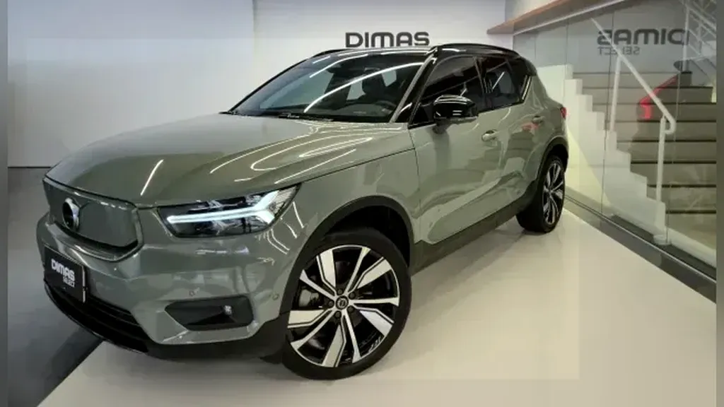 Foto de um volvo xc40 recharge