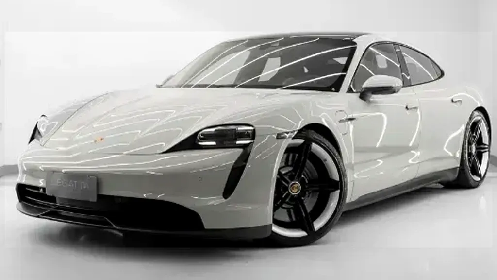 Foto de um porsche taycan