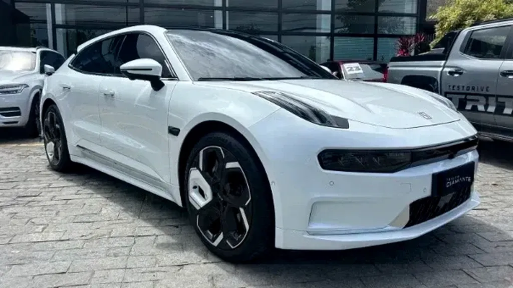 Foto de um zeekr 001