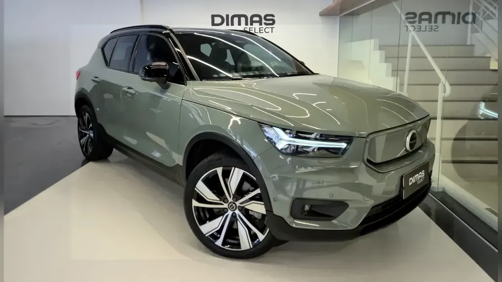 Foto de um volvo xc40 recharge