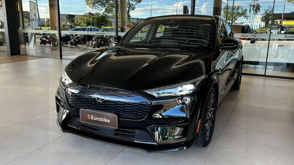 Foto de um ford mustang mach-e