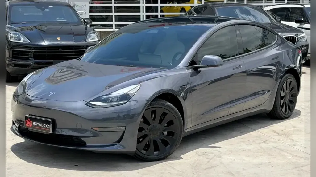 Foto de um tesla model 3